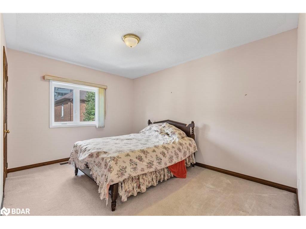 









36


Kempenfelt

Drive,
Barrie,




ON
L4M 1B9

