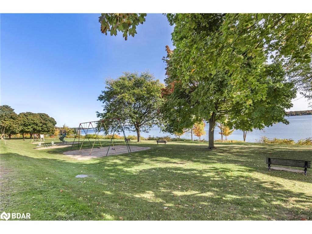 









36


Kempenfelt

Drive,
Barrie,




ON
L4M 1B9

