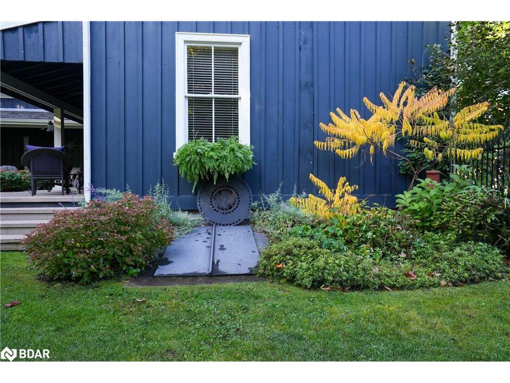 









311


Tollendal Mill

Road,
Barrie,




ON
L4N 7S6

