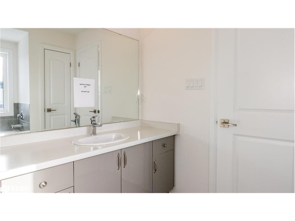 









3778


Sunbank

Crescent,
Severn,




ON
L3V 6H3

