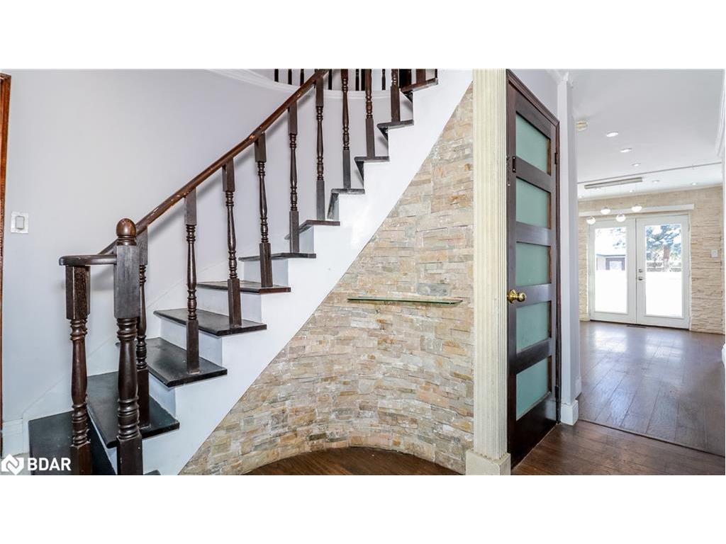 









104


Brown

Street,
Barrie,




ON
L4N 7V6

