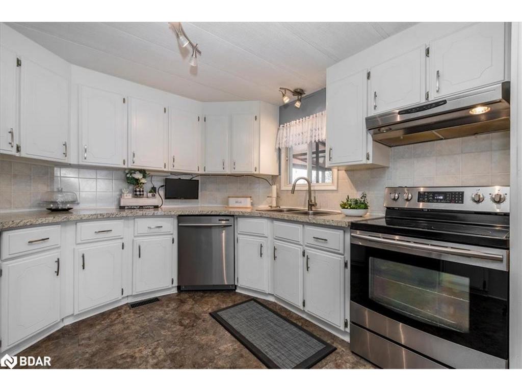 









8


Bonavista Arm

,
Innisfil,




ON
L9S 1P5

