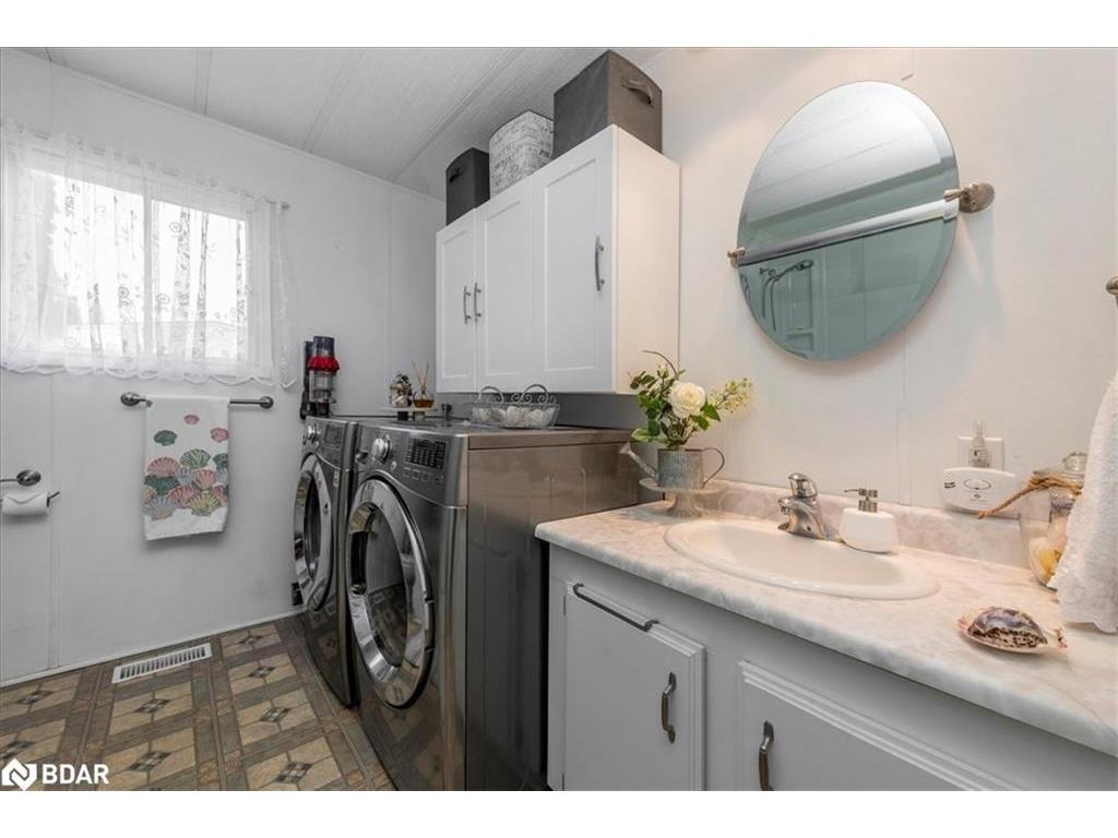 









8


Bonavista Arm

,
Innisfil,




ON
L9S 1P5

