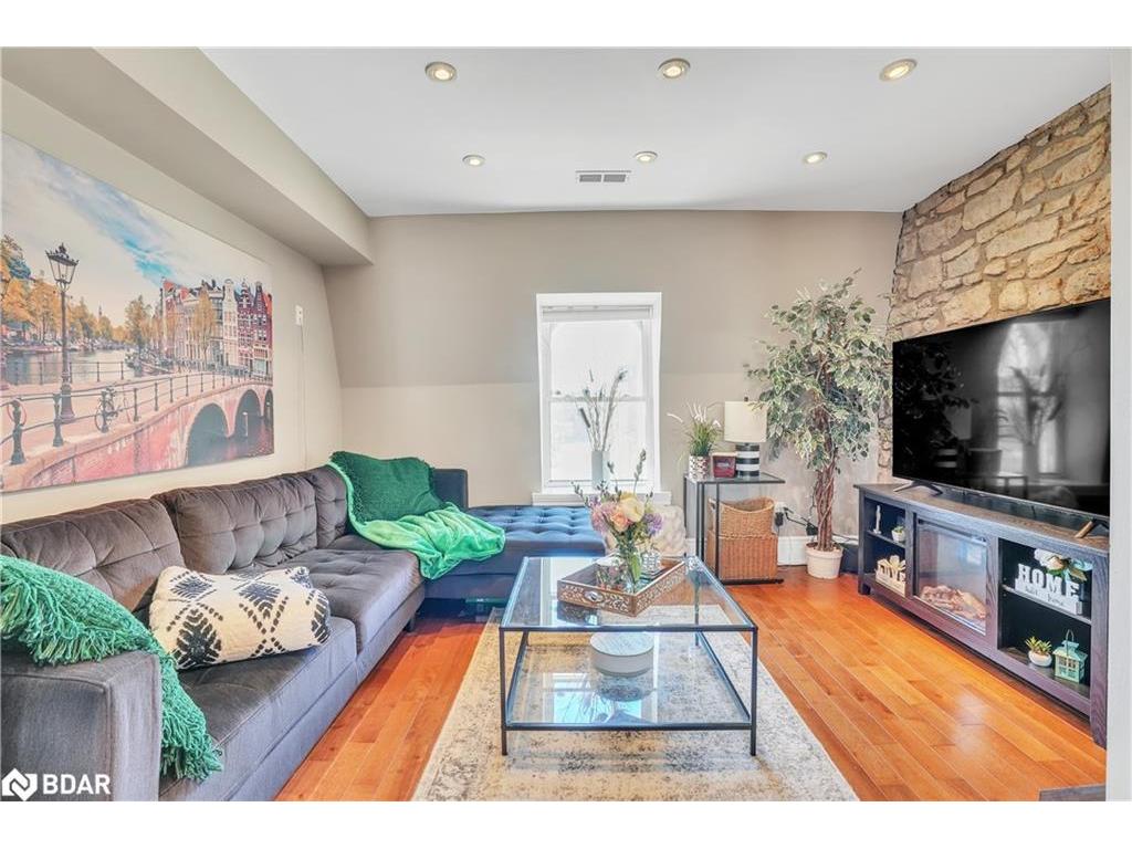 









130


St David

Street South,
Fergus,




ON
N1M 2L3

