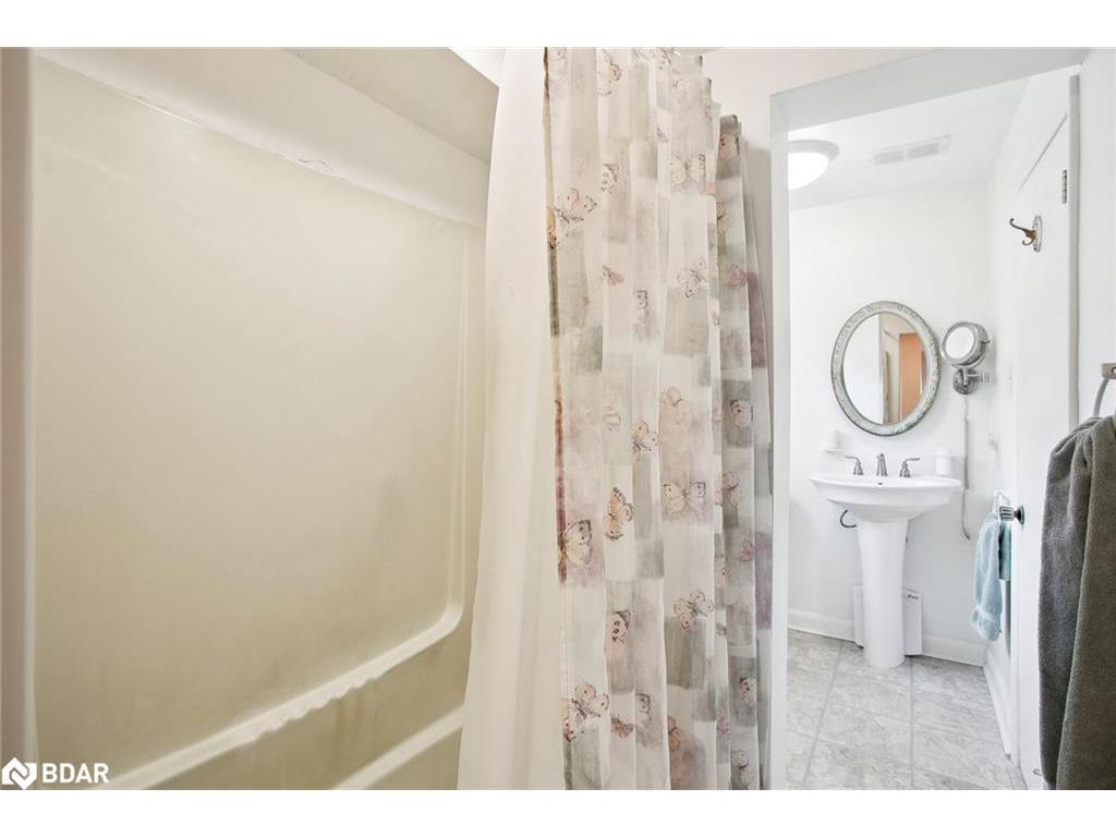 









123


Vista

Drive,
Mississauga,




ON
L5M 1W2

