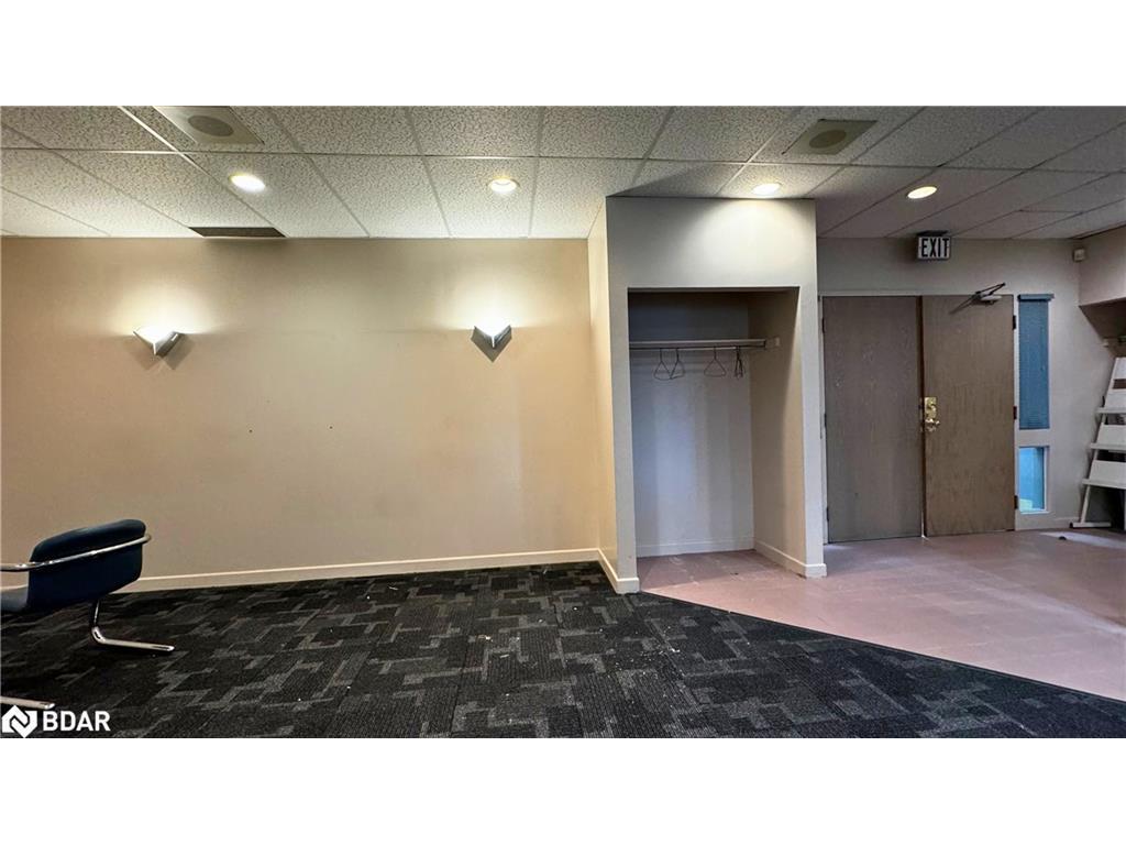 









190


Cundles

Road East, 203,
Barrie,




ON
L4M 4S5

