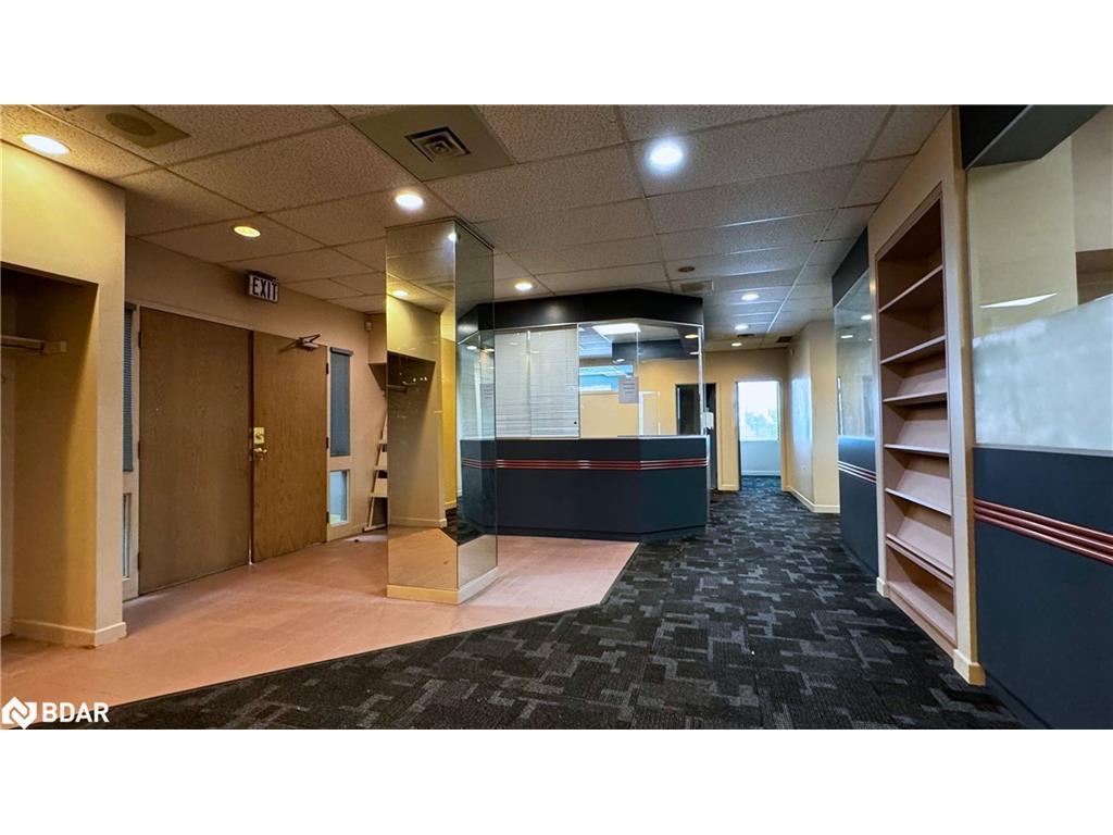 









190


Cundles

Road East, 203,
Barrie,




ON
L4M 4S5

