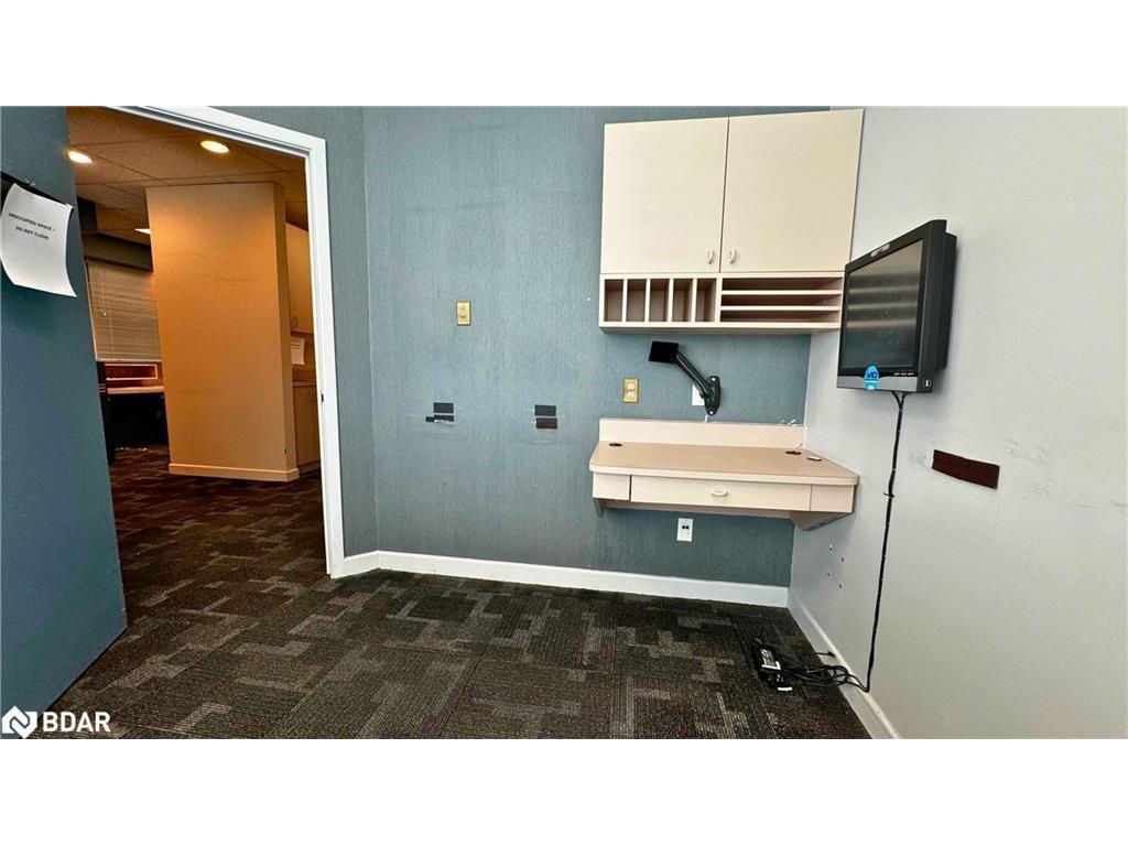 









190


Cundles

Road East, 203,
Barrie,




ON
L4M 4S5

