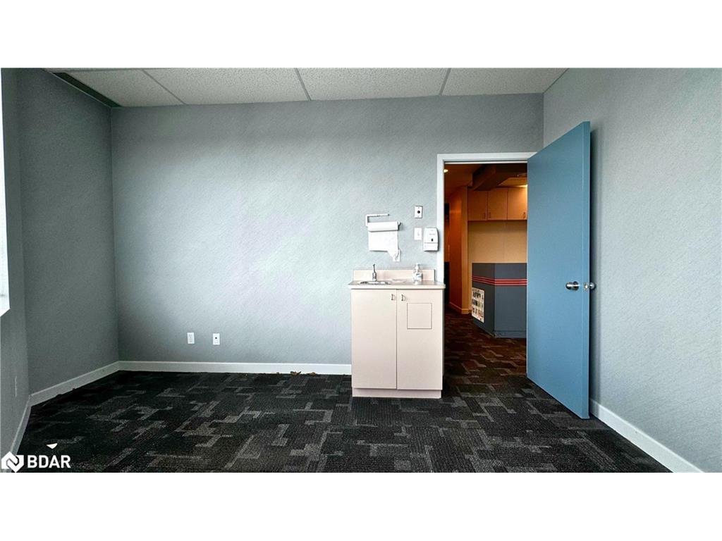









190


Cundles

Road East, 203,
Barrie,




ON
L4M 4S5

