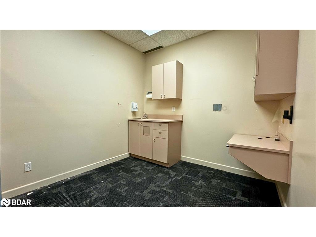 









190


Cundles

Road East, 203,
Barrie,




ON
L4M 4S5


