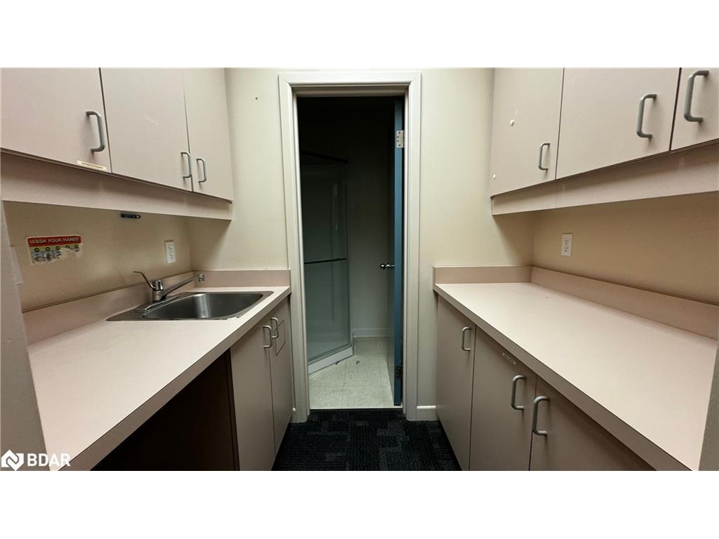 









190


Cundles

Road East, 203,
Barrie,




ON
L4M 4S5

