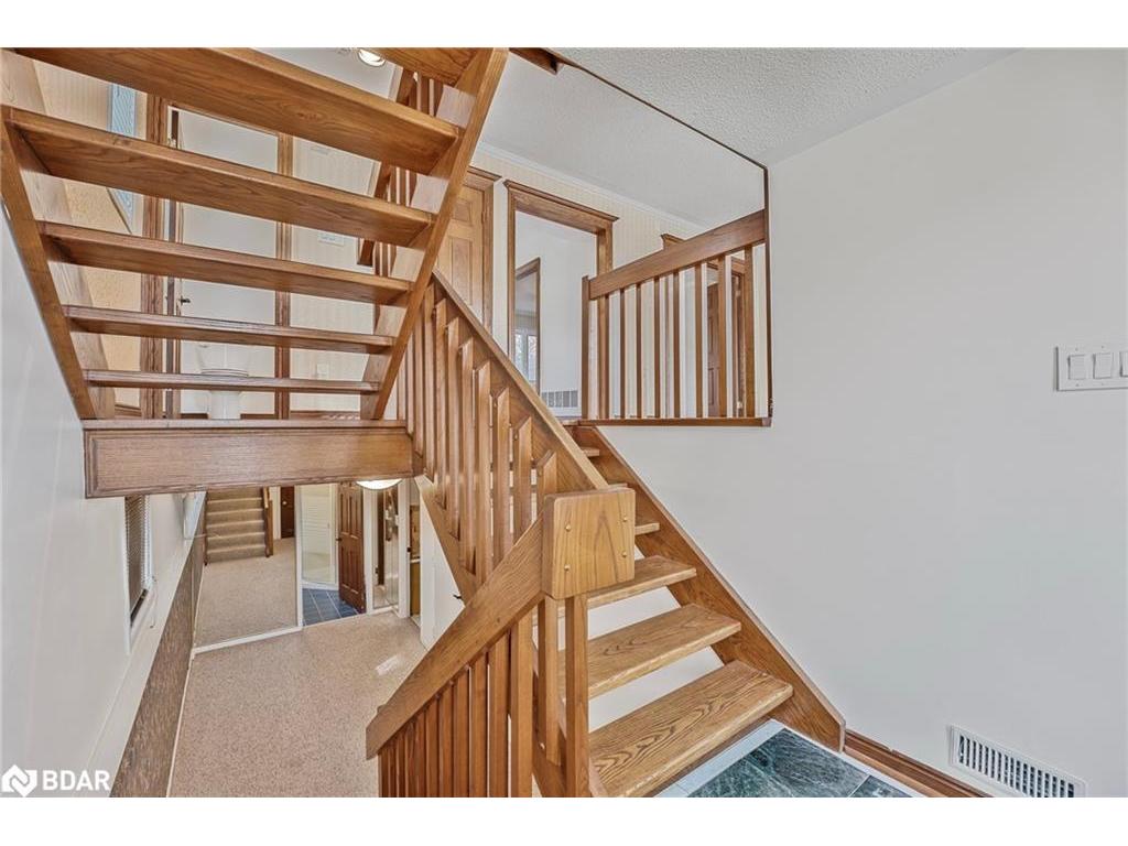 









36


Kempenfelt

Drive,
Barrie,




ON
L4M 1B9

