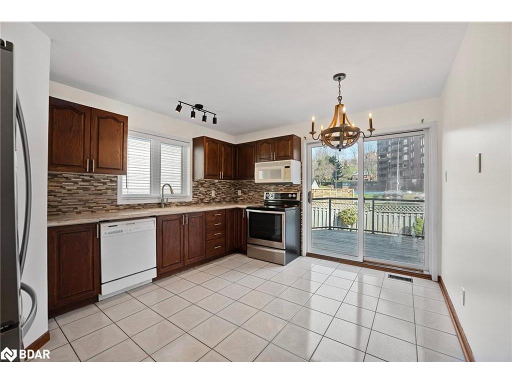 









36


Kempenfelt

Drive,
Barrie,




ON
L4M 1B9

