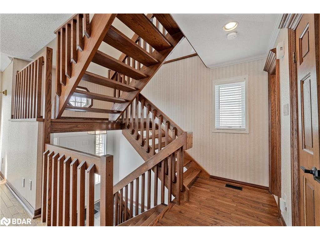 









36


Kempenfelt

Drive,
Barrie,




ON
L4M 1B9

