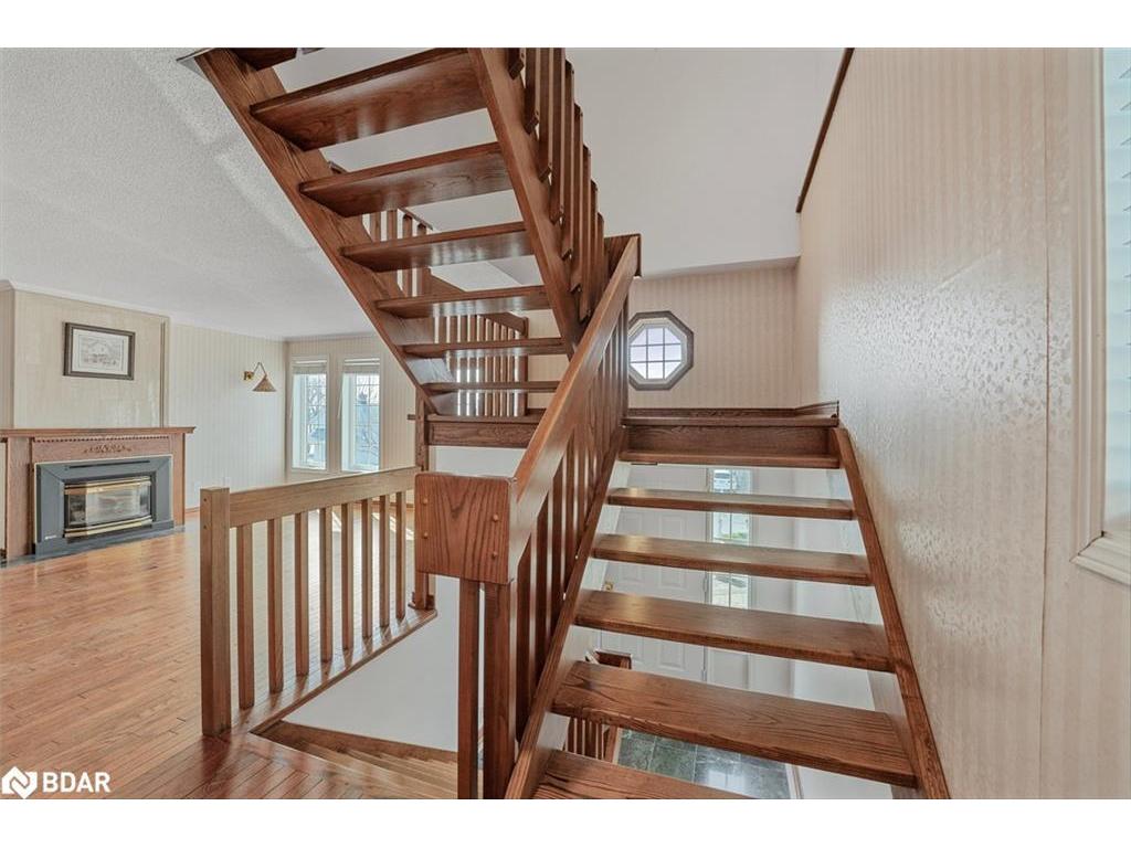 









36


Kempenfelt

Drive,
Barrie,




ON
L4M 1B9

