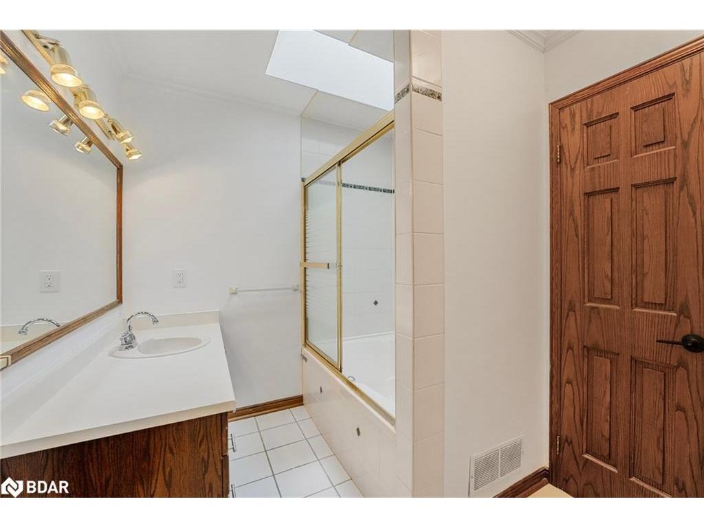 









36


Kempenfelt

Drive,
Barrie,




ON
L4M 1B9

