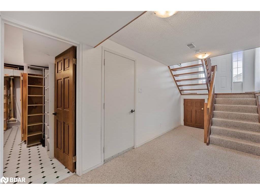 









36


Kempenfelt

Drive,
Barrie,




ON
L4M 1B9

