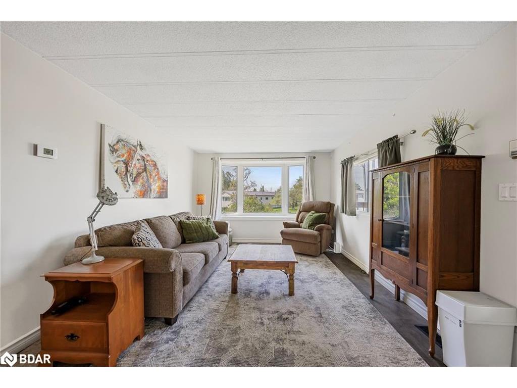 









17


Balantrae

Drive,
Oro-Medonte,




ON
L3V 0P9

