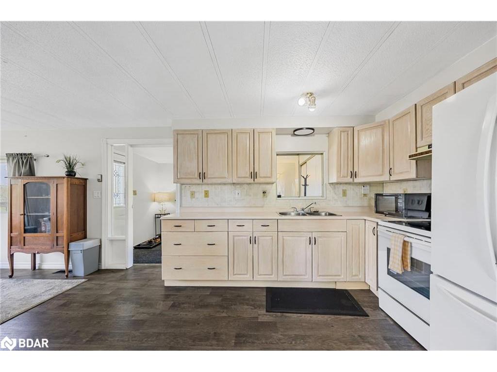 









17


Balantrae

Drive,
Oro-Medonte,




ON
L3V 0P9

