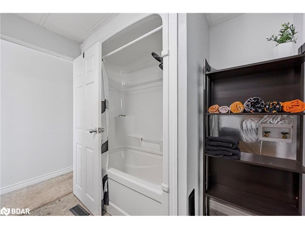 









17


Balantrae

Drive,
Oro-Medonte,




ON
L3V 0P9

