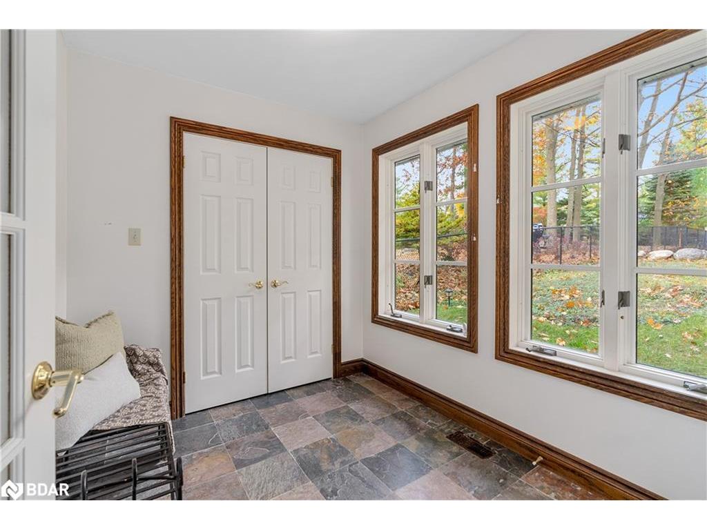 









23


Barrie

Terrace,
Oro-Medonte,




ON
L4M 1E8


