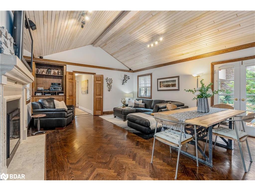 









23


Barrie

Terrace,
Oro-Medonte,




ON
L4M 1E8

