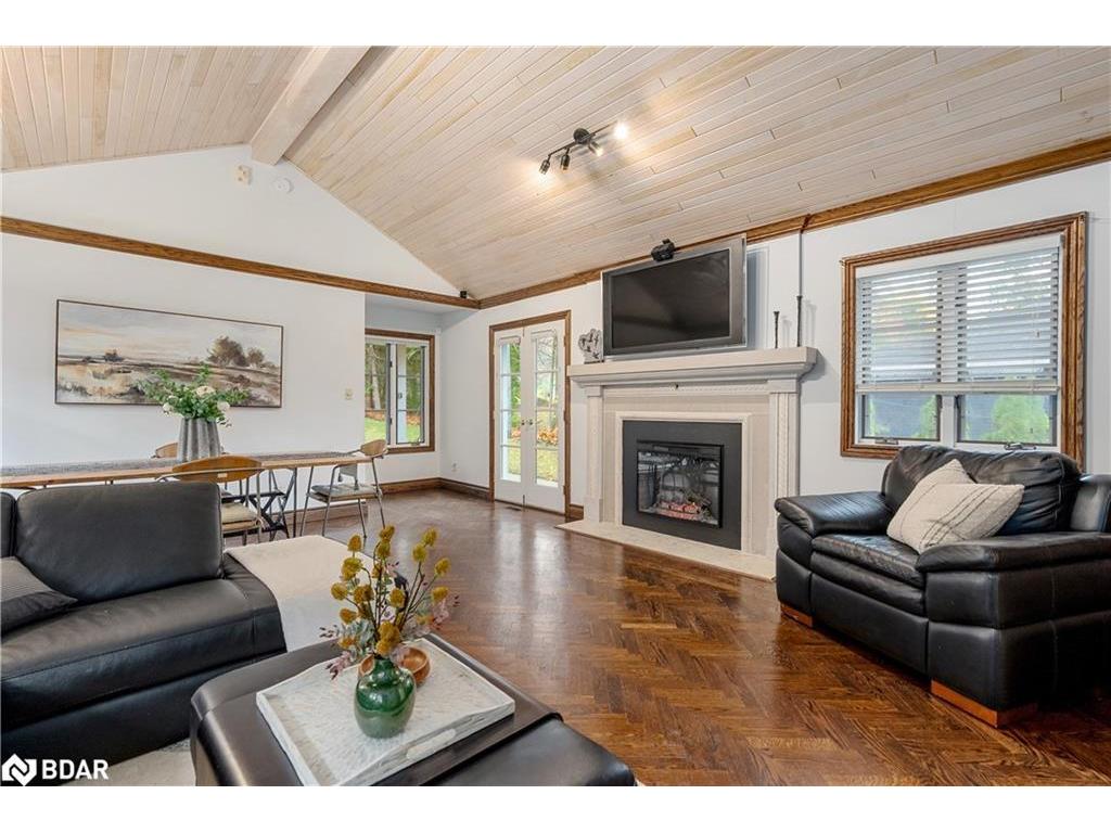 









23


Barrie

Terrace,
Oro-Medonte,




ON
L4M 1E8

