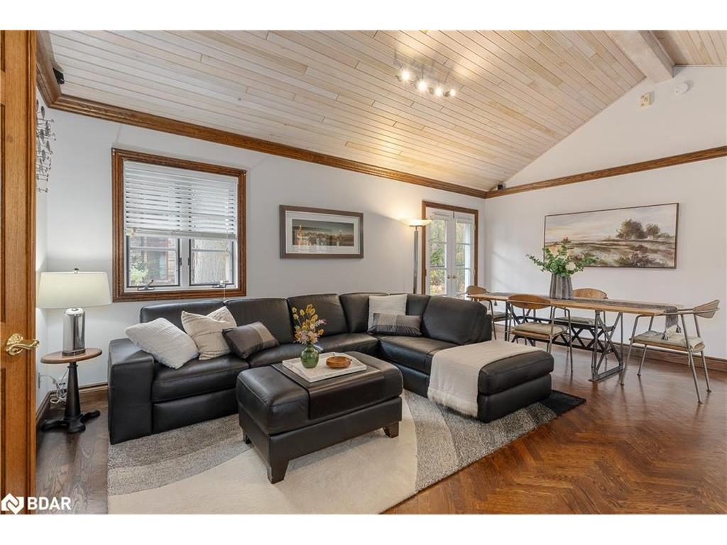 









23


Barrie

Terrace,
Oro-Medonte,




ON
L4M 1E8

