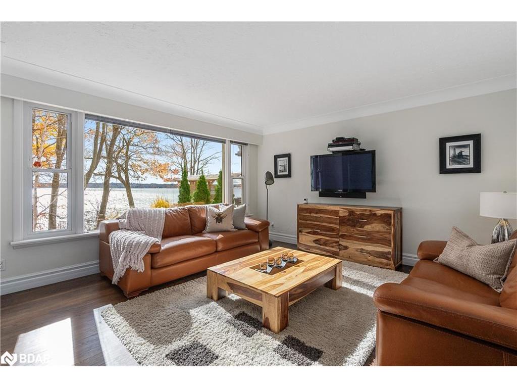 









23


Barrie

Terrace,
Oro-Medonte,




ON
L4M 1E8

