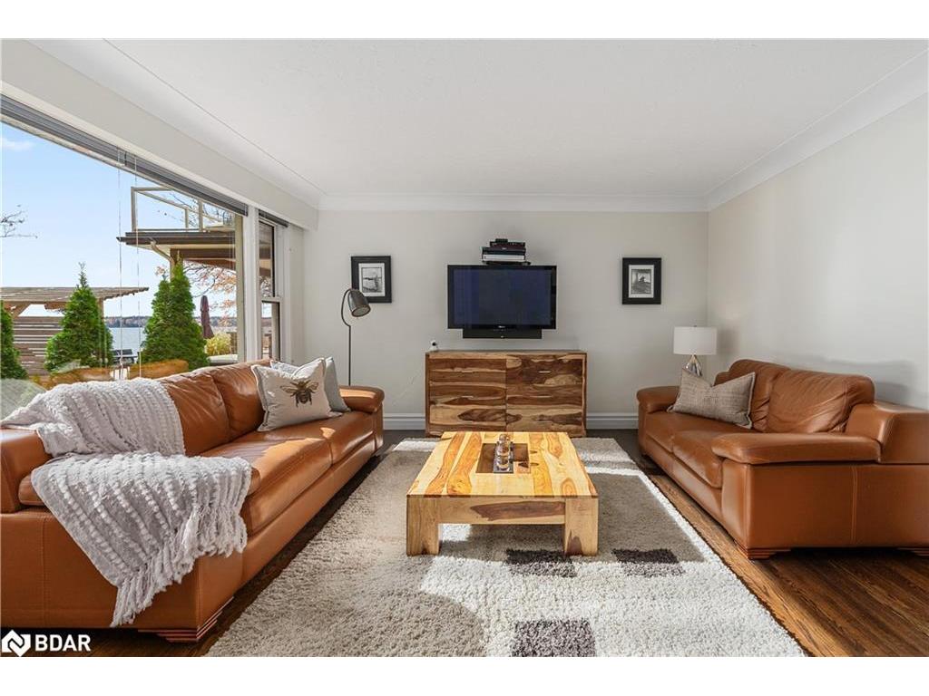 









23


Barrie

Terrace,
Oro-Medonte,




ON
L4M 1E8

