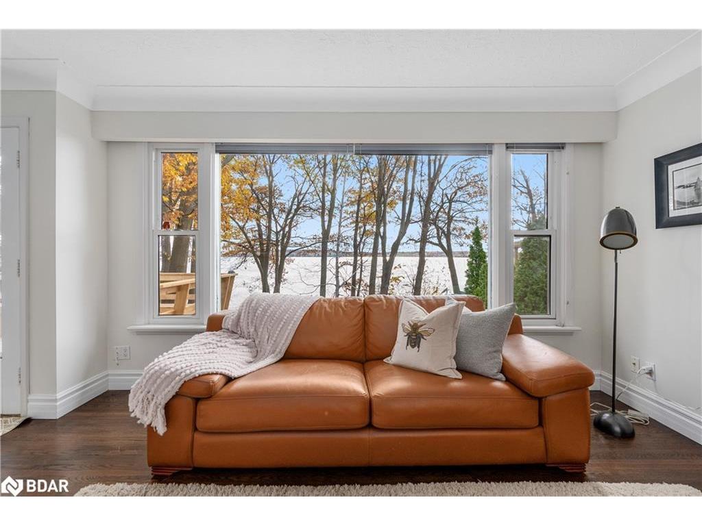 









23


Barrie

Terrace,
Oro-Medonte,




ON
L4M 1E8

