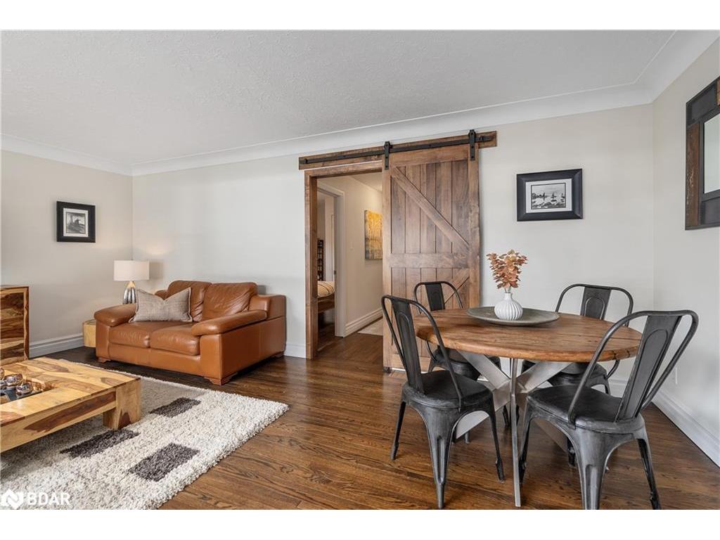 









23


Barrie

Terrace,
Oro-Medonte,




ON
L4M 1E8


