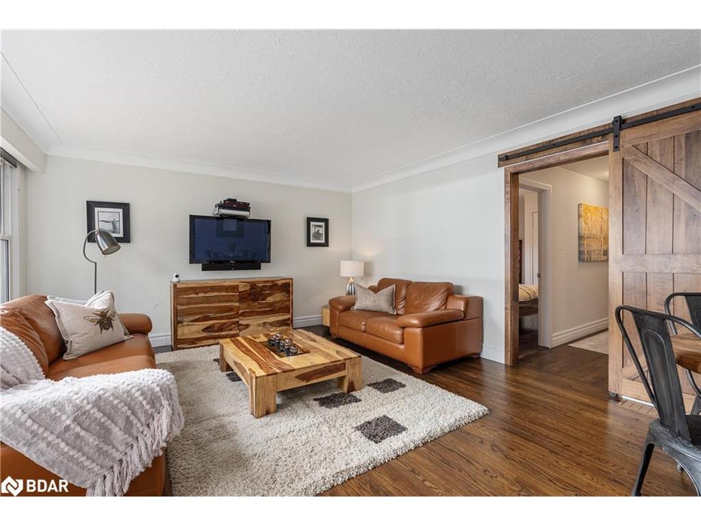 









23


Barrie

Terrace,
Oro-Medonte,




ON
L4M 1E8

