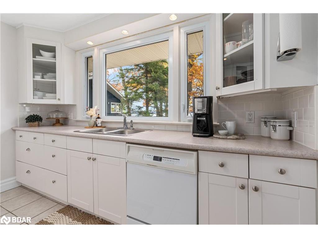 









23


Barrie

Terrace,
Oro-Medonte,




ON
L4M 1E8

