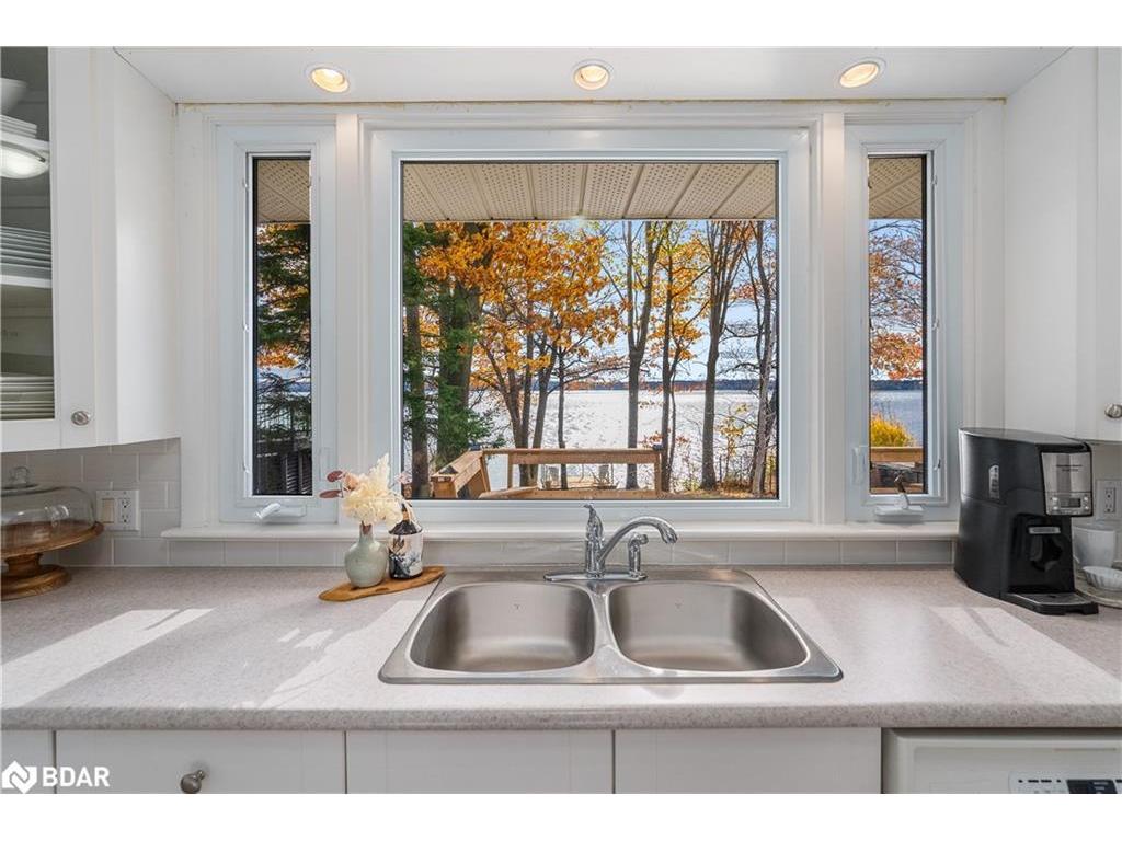 









23


Barrie

Terrace,
Oro-Medonte,




ON
L4M 1E8

