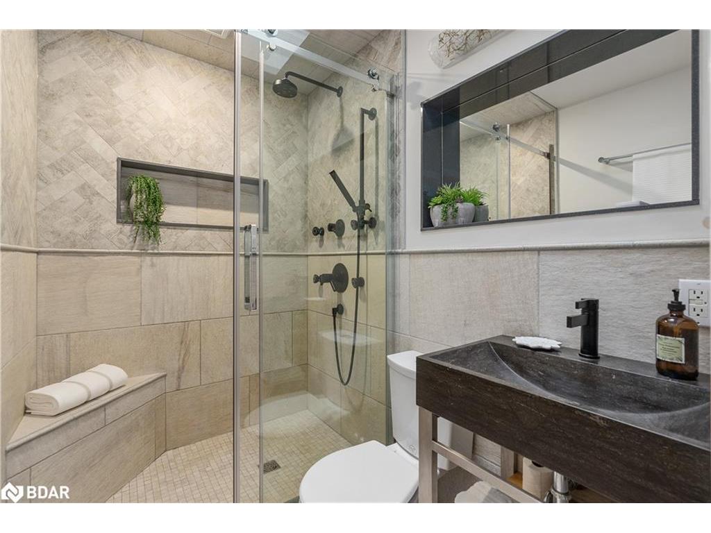









23


Barrie

Terrace,
Oro-Medonte,




ON
L4M 1E8

