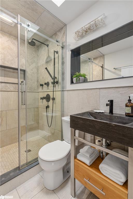 









23


Barrie

Terrace,
Oro-Medonte,




ON
L4M 1E8

