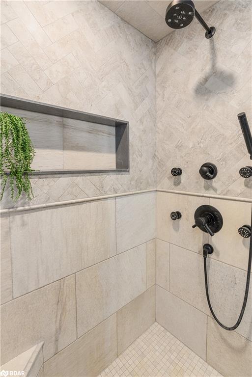 









23


Barrie

Terrace,
Oro-Medonte,




ON
L4M 1E8

