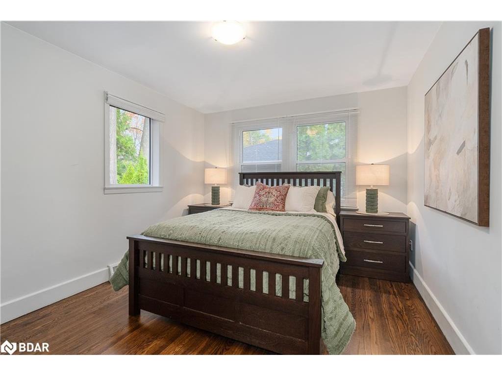 









23


Barrie

Terrace,
Oro-Medonte,




ON
L4M 1E8

