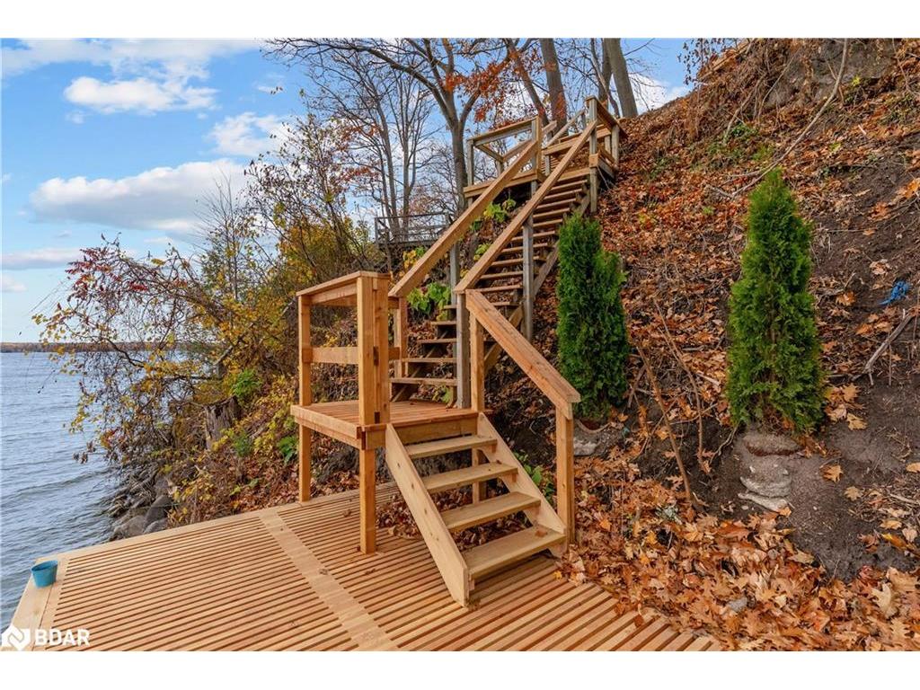 









23


Barrie

Terrace,
Oro-Medonte,




ON
L4M 1E8

