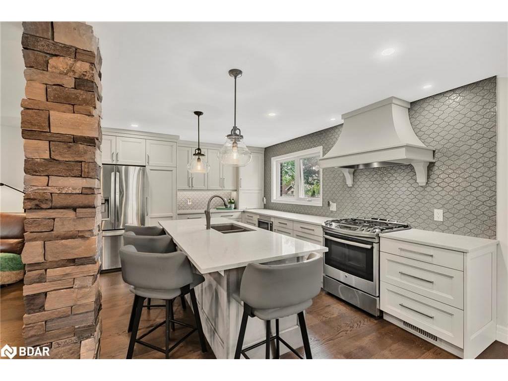 









32


Falling Brook

Drive,
Barrie,




ON
L4N 7E9

