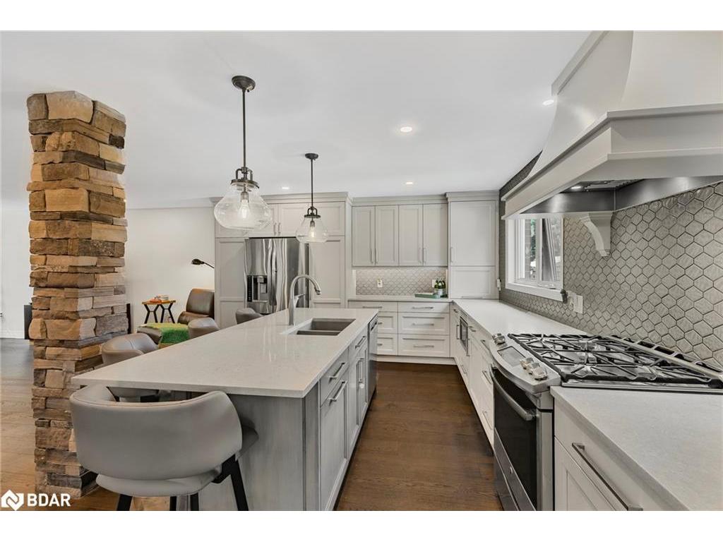 









32


Falling Brook

Drive,
Barrie,




ON
L4N 7E9

