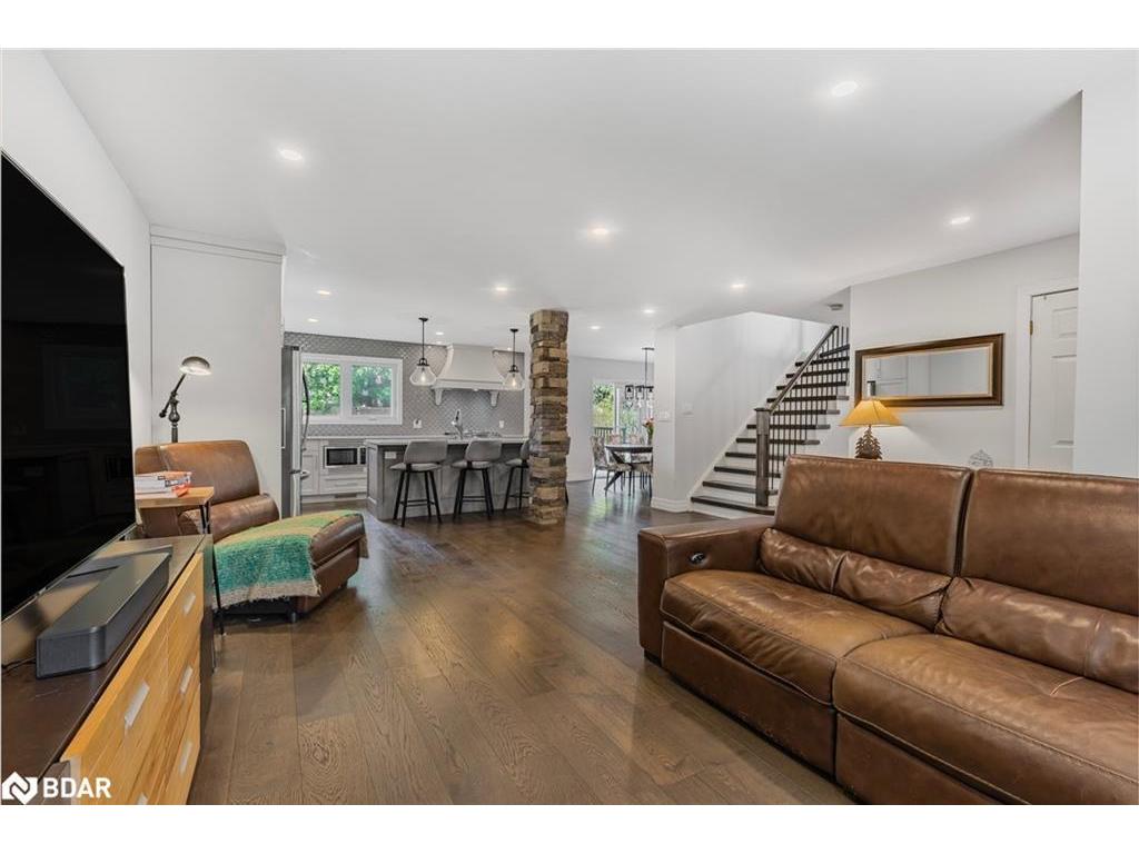 









32


Falling Brook

Drive,
Barrie,




ON
L4N 7E9

