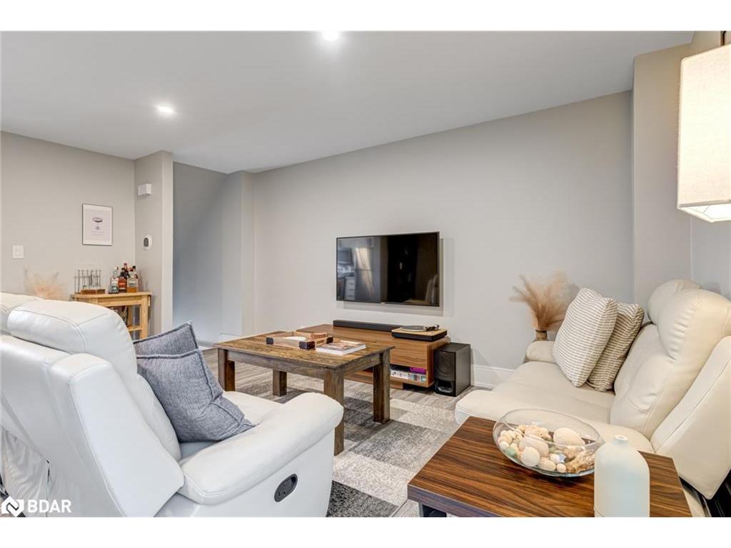 









135


Chalmers

Street, 21,
Cambridge,




ON
N1R 6M2

