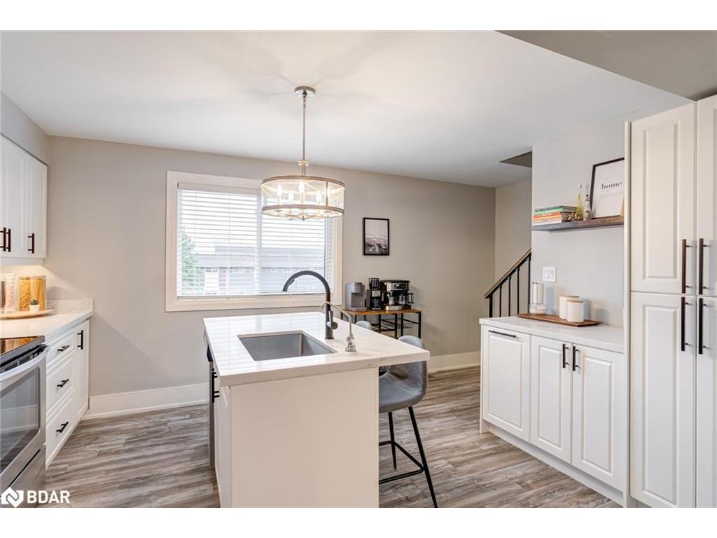 









135


Chalmers

Street, 21,
Cambridge,




ON
N1R 6M2

