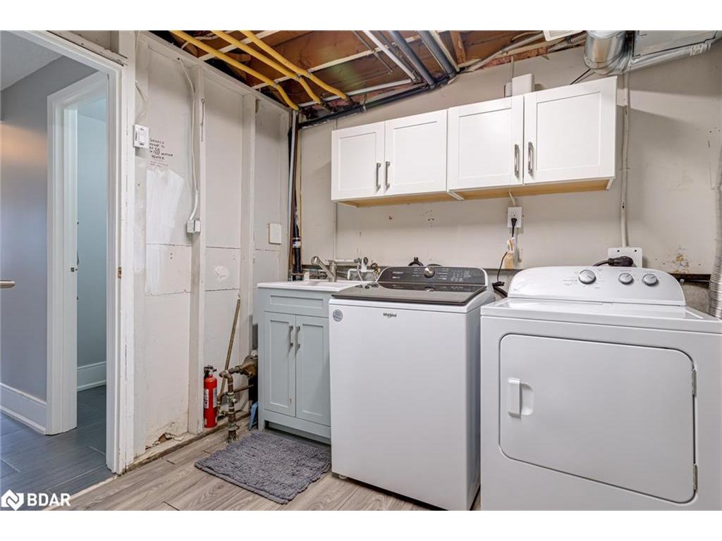 









135


Chalmers

Street, 21,
Cambridge,




ON
N1R 6M2

