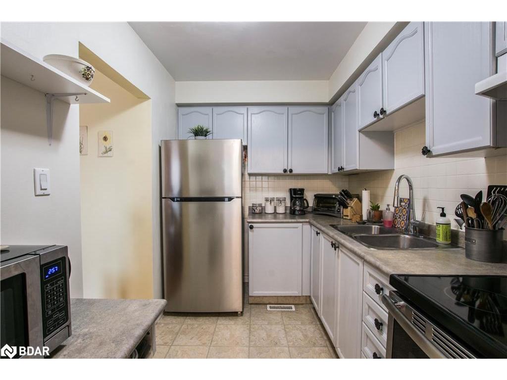 









261


Rose

Street, 4,
Barrie,




ON
L4M 2V3

