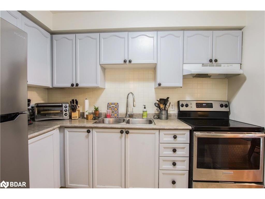 









261


Rose

Street, 4,
Barrie,




ON
L4M 2V3

