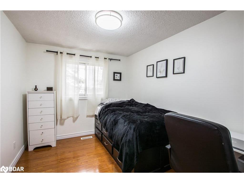 









261


Rose

Street, 4,
Barrie,




ON
L4M 2V3

