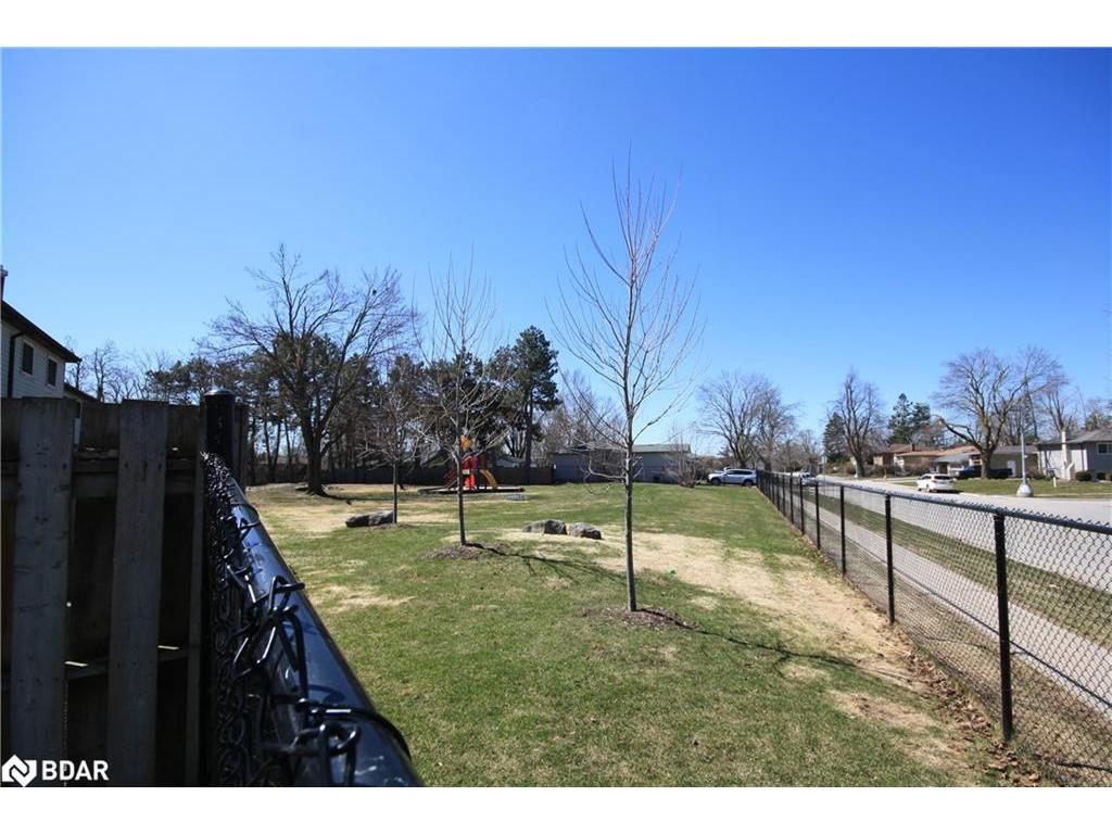 









261


Rose

Street, 4,
Barrie,




ON
L4M 2V3

